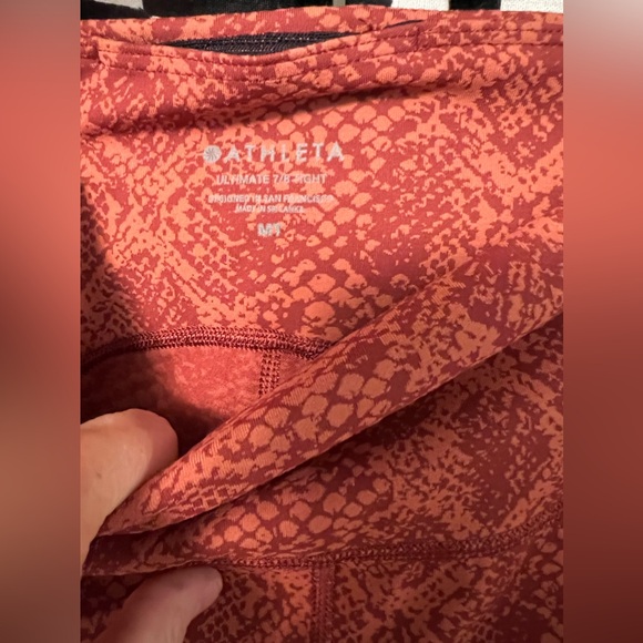 Athleta Ultimate Stash Pocket Snakeskin 7/8 Leggings - Picture 14 of 16